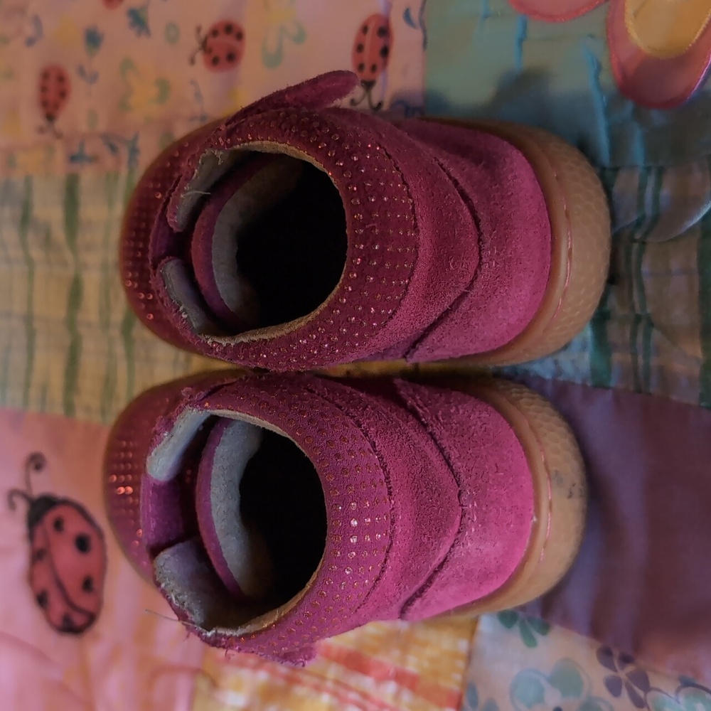 Livie Luca Pink Suede Kids Shoes with Velcro Straps. Size 7 GUC - Picture 2 of 4
